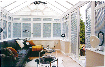 SHUTTER / LOUVER WINDOW