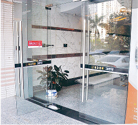 GLASS SPRING DOOR