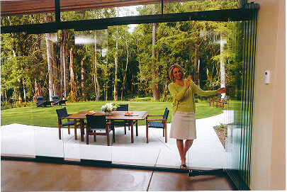 FRAMELESS GLASS FOLDING DOOR